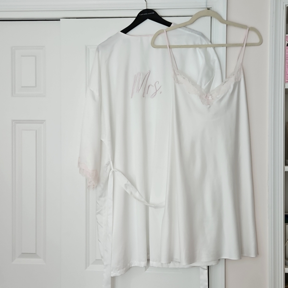 "Mrs." Robe & Nightgown, 1X, Lilac + London NWOT